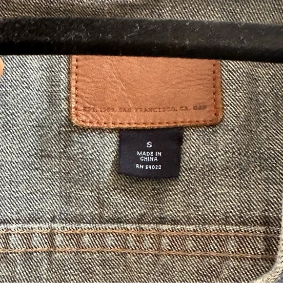 Vintage Gap Oversized Denim Jacket - Picture 2 of 4